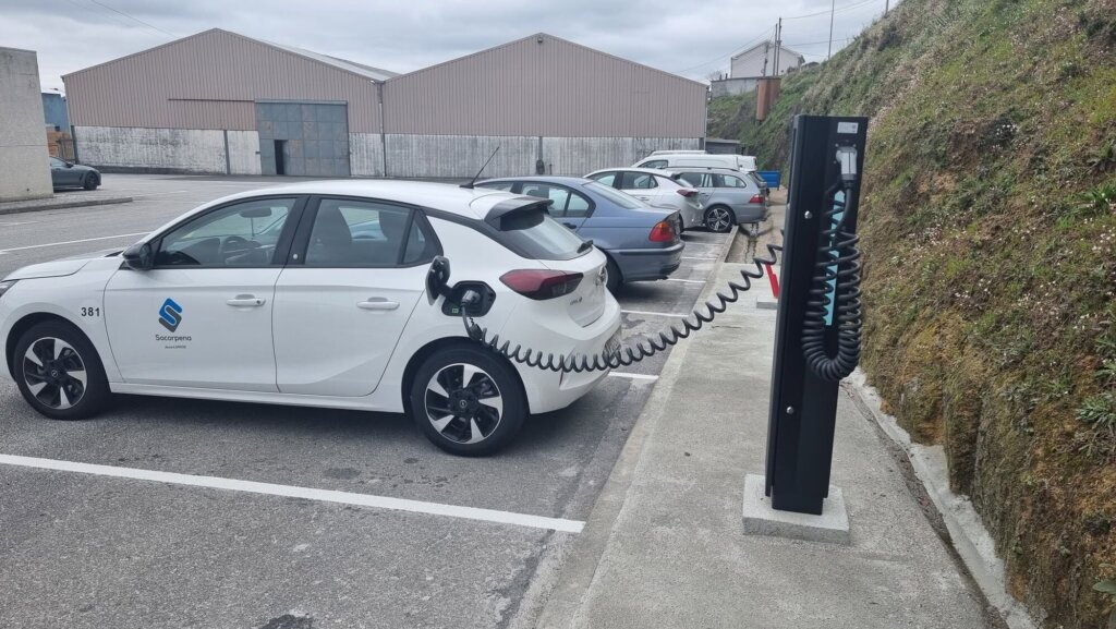 Carregamento no parque de viaturas de escritórios