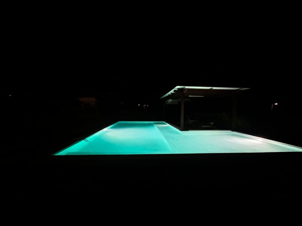 Piscina aquecida com sistema UV, Chaves