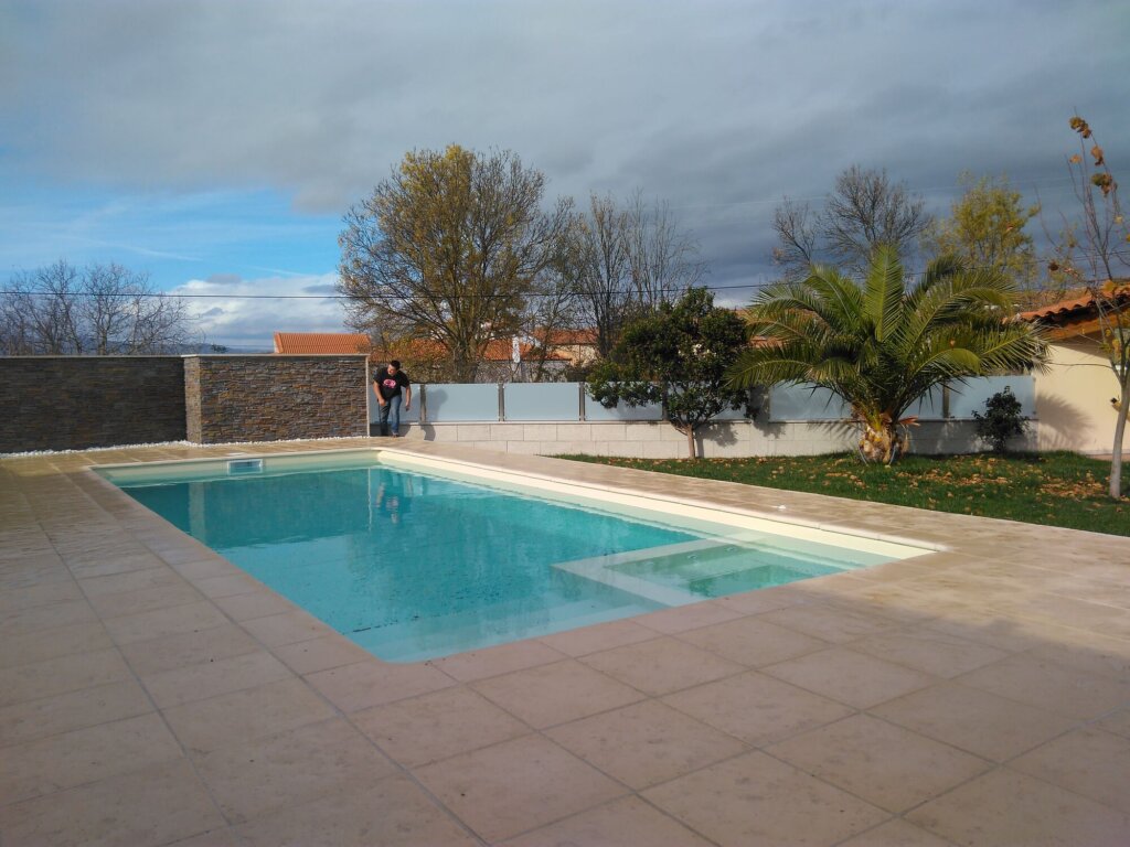 Piscina com liner e jacuzzi, Lamadarcos