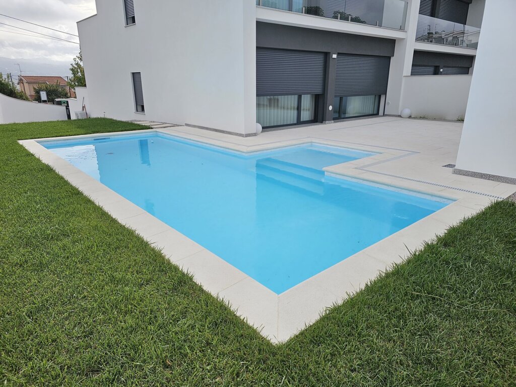 Piscina em tela armada 3D, Chaves
